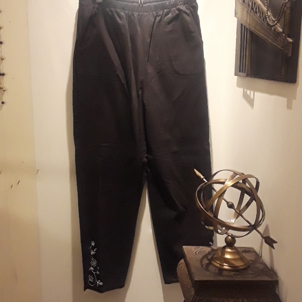 DEMIN & CO. WOMAN ' BLACK PANTS FLORAL SZ L
